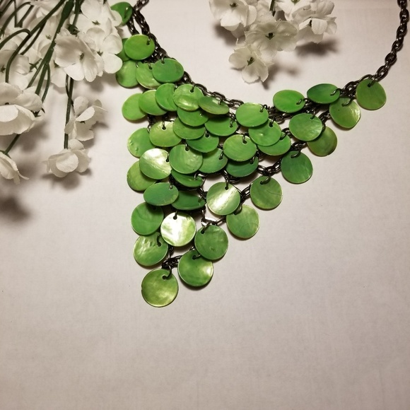 Elegant VTG Shell Necklace - Picture 2 of 4